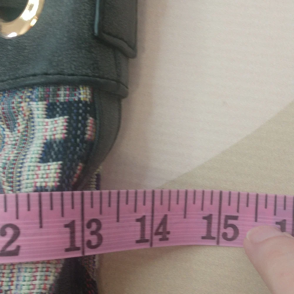Urban Expressions vegan shoulder bag. Size 12x13